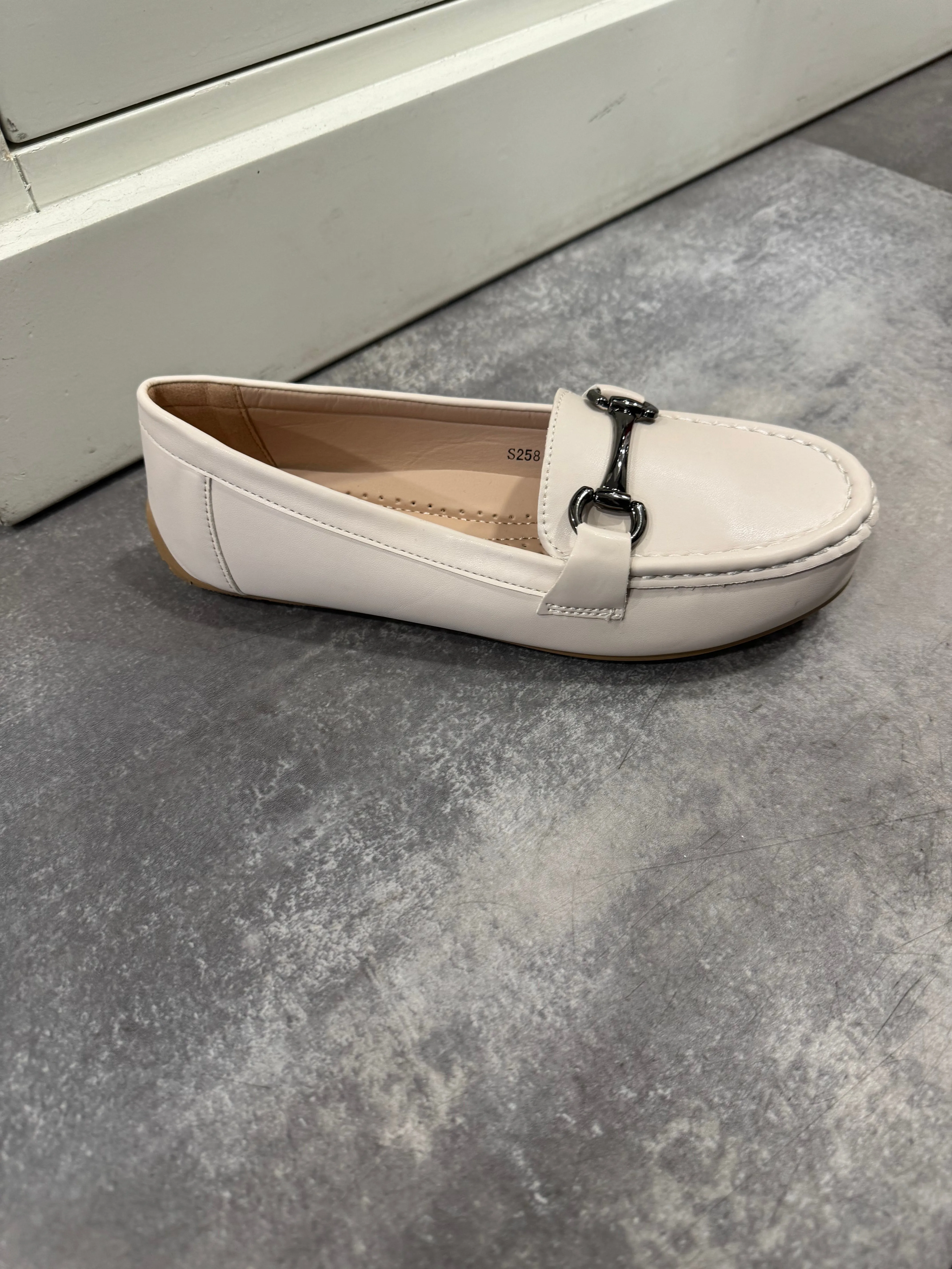 Kelsi S258 Neutral Loafer